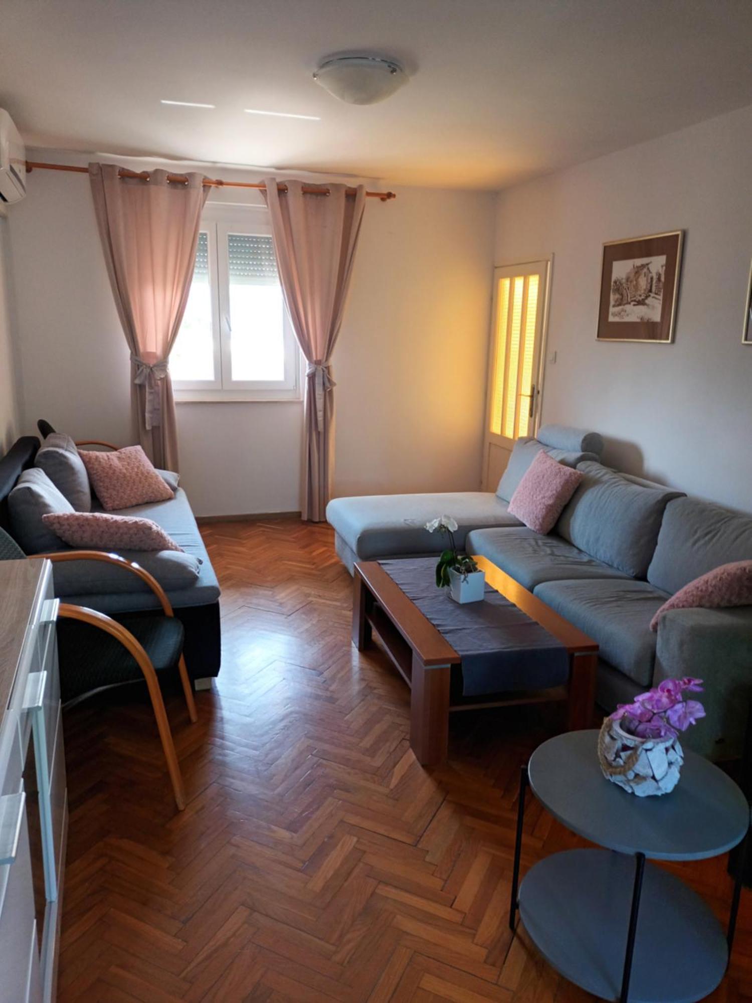 Brzac Apartment Magdic מראה חיצוני תמונה